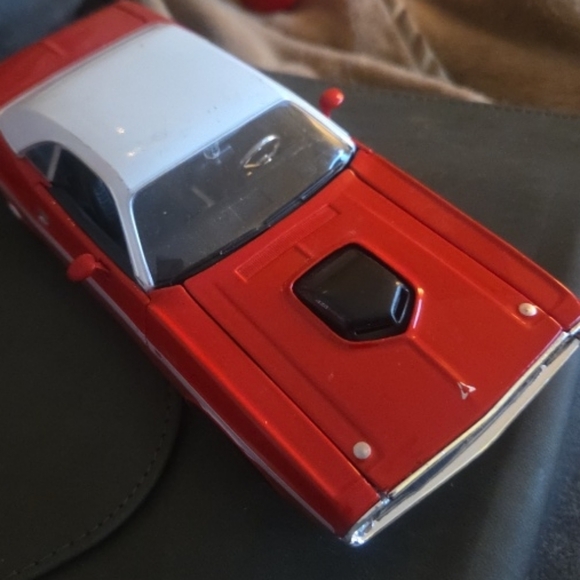 Collectible Automobile - Picture 14 of 14